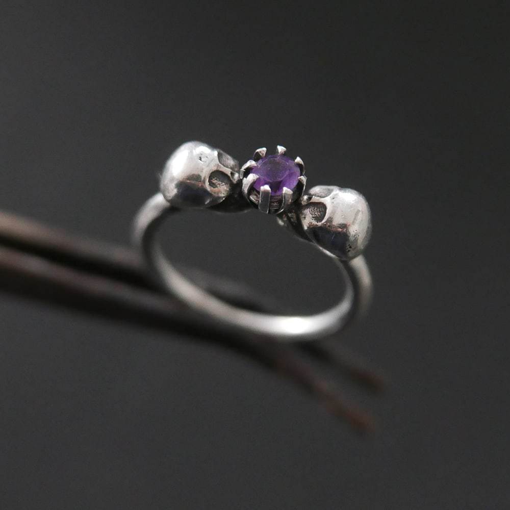 Skulls Ring with Stone - DeZigner Studio Skulls Ring with Stone - DeZigner Studio